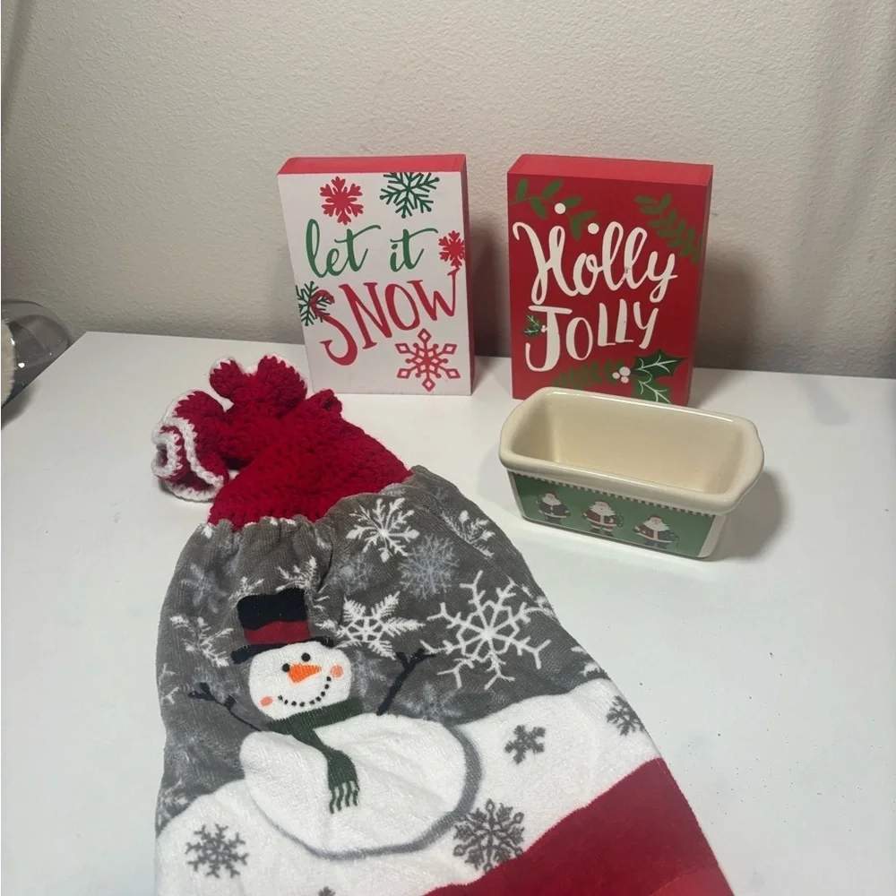 Source Unknown Red‎ and Gray Snowman Handmade Kitchen Towel and Holiday Decor